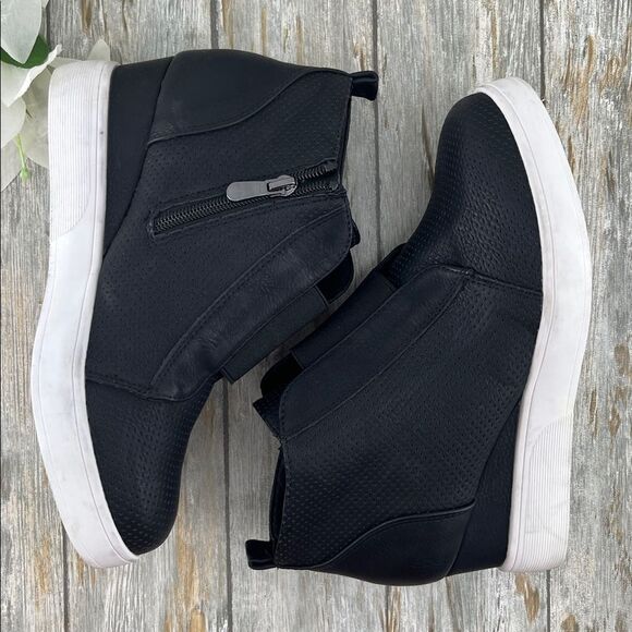 Journee Collection Shoes - Women’s Journee Collection Black Wedge Sneakers Ankle Booties Shoes Size 9